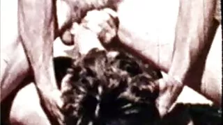 মেয়েটি তার পোশাকটি খুলে দেশি মেয়েদের চুদা চুদি তার আঙ্গুলের গর্ত নিয়ে খেলেছে